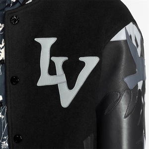Blouson universitaire noir pour homme, motif uni, manches camouflage, style streetwear personnalisé, col montant, 100 % laine, finition soignée - Product Image 5