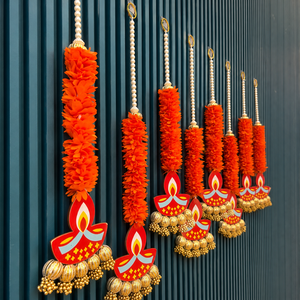 Guirnalda Colgante de Diya con Flores de Caléndula Naranja y Perlas, Decoración Festiva para Puerta, Pared, Diwali, Mandir y Hogar - Product Image 2