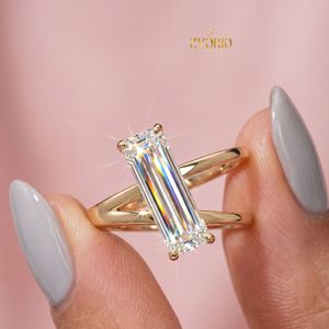 Bague de fiançailles solitaire taille émeraude en or 10K, bague de promesse minimaliste avec pierre baguette - Product Image 1