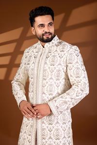 Elegante Sherwani Dorado Real con Arco Divino, Base Monocromática con Hilo Dhaga y Cuentas Finas, Lentejuelas, para Fiesta o Novio - Product Image 4