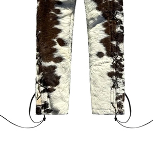 Pantalones de cuero auténticos inspirados en el estilo cowboy para hombre, con pelo, de moda contemporánea y herencia. - Product Image 2