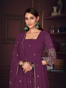 Costume Anarkali pour femmes, élégant, violet, manches 3/4, en crêpe de georgette, semi-couture, pour les mariages et les occasions festives - Product Image 6