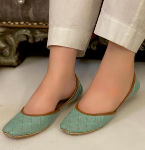 Chaussures traditionnelles faites à la main pour filles, Khussa respirantes, Jutti Punjabi, sandales ethniques, Juti de mariage Multani, style pantoufle en maille pour l'hiver - Product Image 3