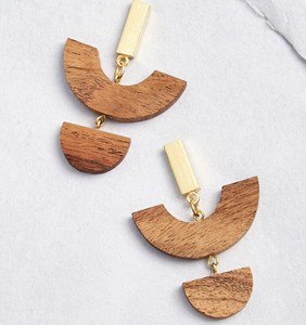 Boucles d'oreilles pendantes ethniques modernes en bois pour femme, faites à la main, rustiques, pour fêtes, usage quotidien et occasions festives, bijoux statement - Product Image 4
