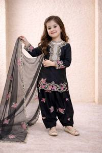 ชุดออกงานดีไซน์ใหม่มาแรง ผ้าเครปเนื้อหนักแท้ธรรมชาติ ท็อป ชาราร่า และผ้าคลุมไหล่ - Product Image 2