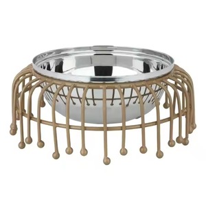 Cacerola de metal negro de alta calidad con tapa en forma de cabaña para servir alimentos con elegancia, ideal para cenas y eventos, hecha a mano en India. - Product Image 5