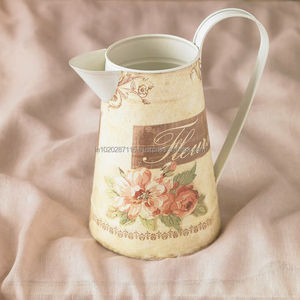 Regadera galvanizada floral pintada con esmalte, ideal para decoración del hogar, cocina, espacios de jardín y riego de flores - Product Image 3