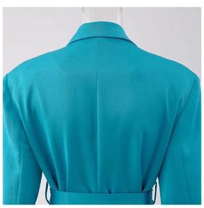 Manteau d'hiver chaud et élégant en mélange de laine pour femme, long jusqu'aux genoux, manteau en laine tendance pour femme, design de créateur - Product Image 2
