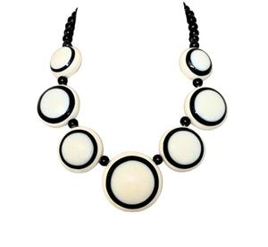 Nouveau collier fabriqué par des artisans indiens, en résine, un nouvel article. - Product Image 3