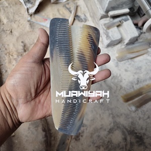 Peine de cuerno de buey MUAWIYAH HANDICRAFT de la mejor calidad, estilo romántico, regalo navideño, cuidado del cabello, regalo personalizado al precio más bajo - Product Image 2
