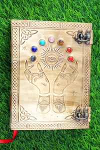 Diario de cuero genuino personalizado hecho a mano con cierre de hebilla y cuaderno encuadernado, 7 Stone Lady Leather Journal para unisex - Product Image 4