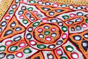 Vintage Banjara Yoke Miroir Travail Patch Appliques Broderie Tissu Artisanal Décoré avec Strass pour la Conception de Vêtements - Product Image 3