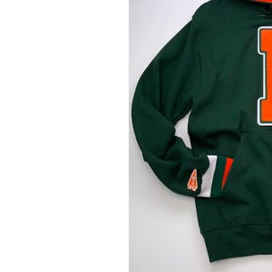 Sudaderas con Capucha de la Universidad en Color Verde y Naranja con Logotipo de Hermandad - 100% Algodón Tejido Estampado Otoñal - Product Image 4