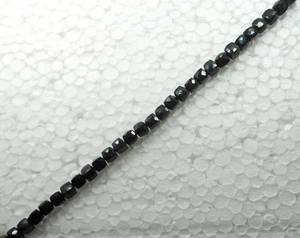 ลูกปัดสปิเนลสีดำธรรมชาติทรงลูกบาศก์เจียระไน ร้อยเป็นเส้น สำหรับทำเครื่องประดับ ขายส่ง - Product Image 5