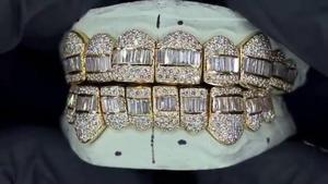 Grillz Híbridos Bust Down de Fábrica, con Moissanita VVS talla Baguette y Redonda, estilo Iced Out, en Plata de Ley 925 y Oro Sólido de 10K, Dientes Personalizados, Venta al por Mayor - Product Image 5