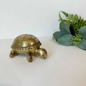Centre de table décoratif en métal en forme de tortue pour un accent élégant sur les meubles et une décoration moderne de la maison - Product Image 1