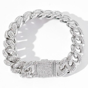 Collar de Cadena Cubana de Plata de Ley 925 con Moissanita, el Más Vendido, con Acabado Brillante y Suave, Disponible para la Venta - Product Image 4