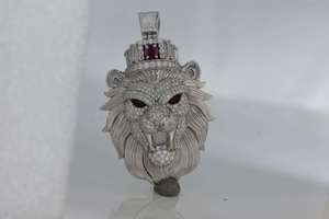 Pendentif Tête de Lion avec Couronne en Moissanite, Sertissage Pavé en Argent 925, Breloque Thème Animal de Luxe, Unisexe, Usage Quotidien - Product Image 1