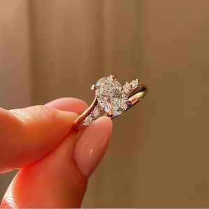 Anillo de Diamante Ovalado de 3.02 CT Cultivado en Laboratorio, Anillo Sorpresa para Mujer, Oro Sólido de 14K, Regalo de Aniversario de Bodas para Parejas - Product Image 4