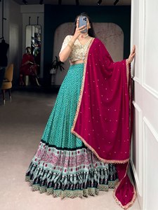 Dernière collection de lehenga imprimé Bandhej & Ajrakh avec travail de sequins, lehenga choli - Product Image 2