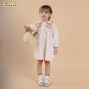 Robe pour enfants en coton 100% à fleurs smockées à la main, couleur sépia rose, automne - ODM DR4497 - Product Image 5