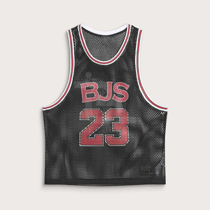 Camiseta de Baloncesto BJS 23 de Malla para Hombre, Estilo Deportivo Transpirable con Estampado por Transferencia Térmica en Negro y Rojo, Cuello Redondo - Product Image 1