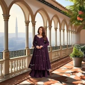 ชุดเดรสผ้าไหมเครปหนาแบบแห้งเร็วพร้อมผ้าคลุมไหล่ลาย Bandhni จาก Ramdev Trading เหมาะสำหรับงานเฉลิมฉลอง งานเลี้ยงสังสรรค์ และโอกาสพิเศษต่างๆ - Product Image 1