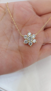 Collar con Colgante de Circonita Cúbica en Forma de Flor, Chapado en Oro de 18K, Cadena de Serpiente de Aleación, Joyería Clásica para Mujer para Uso Diario - Product Image 1