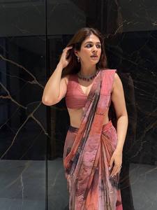 Ensemble de sari indien traditionnel en satin doux pour femme, rose tie-dye, longueur ras du sol, tenue de mariage, coupe régulière, extensible, style ethnique - Product Image 4