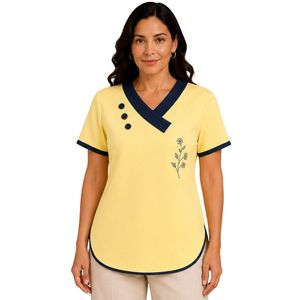 T-shirt asymétrique jaune citron pour femme, col en V, manches courtes, bordure contrastante marine, broderie florale, détails boutonnés, style décontracté, vente en gros - Product Image 1