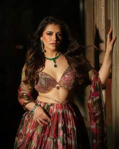 Lehenga indien en soie organza Tabby, élégant, magnifique, très exporté, dernière collection, exclusif, tendance, très demandé, qualité supérieure. - Product Image 2