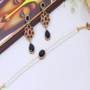 Ensemble collier et boucles d'oreilles élégants en laiton plaqué or de haute qualité, avec perles et pierres de moissanite, pour mariage, collection femme - Product Image 2
