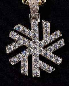 Pendentif flocon de neige glacé HipHop personnalisé en moissanite VVS, collier délicat en argent 925, bijoux minimalistes étincelants pour cadeau - Product Image 1