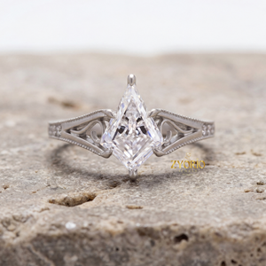 Anillo de Compromiso de Diamante Cultivado en Laboratorio de Lujo, Corte Kite, Estilo Art Deco, Anillo Nupcial Geométrico Distintivo, Plata 925, Perfecto para Fiestas - Product Image 3