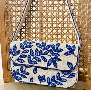 Bolso de Hombro/Bandolera Elegante, Bordado a Mano, con Cuentas Azul Rey y Colores Mixtos, Forma Personalizada - Product Image 1