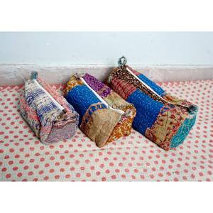 Ensemble de 3 trousses de toilette matelassées vintage en coton 100% avec fermeture éclair et pompons, grand format, écologiques et portables pour femmes - Product Image 3