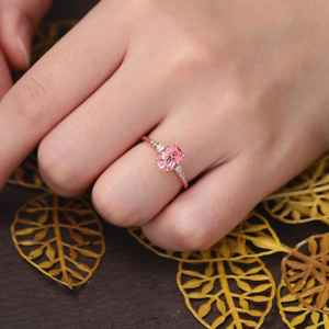 Bague de fiançailles ovale en saphir rose de laboratoire avec accent de diamant, or massif, bijou de mariée unique - Product Image 3