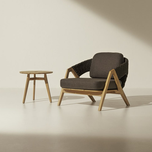 โซฟาไม้สักพร้อมเบาะนุ่มสบายและดีเทลพนักพิงทอแบบธรรมชาติเพื่อการตกแต่งภายในที่หรูหรา - Product Image 1