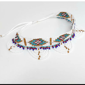 Collier en résine élégant multicolore, artisanal, avec une touche de luxe par Crescent Crafts - Product Image 4