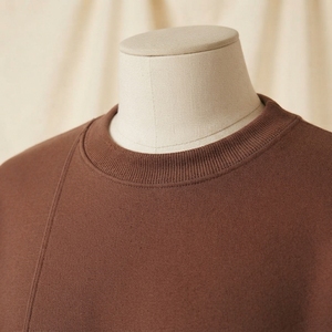 Sudadera de Cuello Redondo para Hombre, Color Marrón, Manga Larga, Corte Regular, Color Sólido, Estilo Casual - Product Image 4