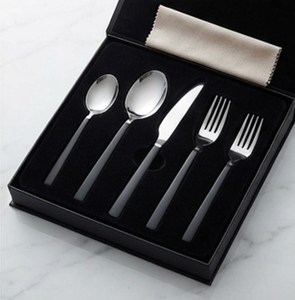 Juego de cubiertos minimalista de acero inoxidable con mangos negros, apto para lavavajillas, para comidas diarias. - Product Image 6