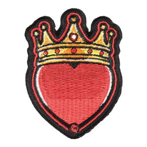 Patch brodé en forme de cœur rouge avec couronne dorée, à coudre, en tissu sergé, bordure merrow, patchs brodés adhésifs pour chapeaux et vêtements - Product Image 1