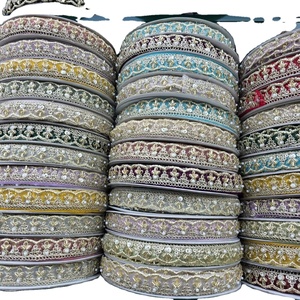 Bordado de encaje metálico de poliéster con pedrería y cuentas para zapatos y bolsos, lavable, 1 pulgada de ancho, colores personalizados, venta al por mayor - Product Image 1