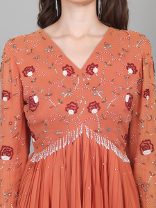 Tenue élégante pour femme, robe peplum pour soirée, avec perles et sequins, travail de perles et de paillettes, édition designer. - Product Image 5
