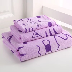Serviette de toilette en coton doux de qualité supérieure pour salon, spa, salle de sport, hôtel – Vente en gros, impression de dessins animés violets - Product Image 5