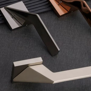 Poignées de meubles modernes en laiton et zinc Arrow 4 Sukhand pour armoires et tiroirs de luxe, exportées d'Inde. - Product Image 4