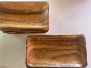 Plateau élégant et moderne en bois d'acacia, finition polie, plateau de service de qualité supérieure, plateau de restauration haut de gamme, plateau en bois d'acacia personnalisé UO - Product Image 1