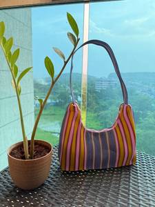 Sac à main en nylon recyclé pour femme, sac seau à deux poignées, mignon, pour usage quotidien, rose, gris, noir, blanc, marron, beige, couleurs personnalisées - Product Image 4