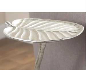 Mesa de centro de metal hecha a mano con base curva y tablero con diseño de hoja, estilo industrial, para sala de estar. - Product Image 3