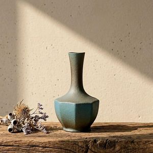 Vase décoratif en porcelaine rustique émaillée au fer, style Wabi-sabi antique, finition bronze métallique craquelée, texture rayée, par UO - Product Image 3